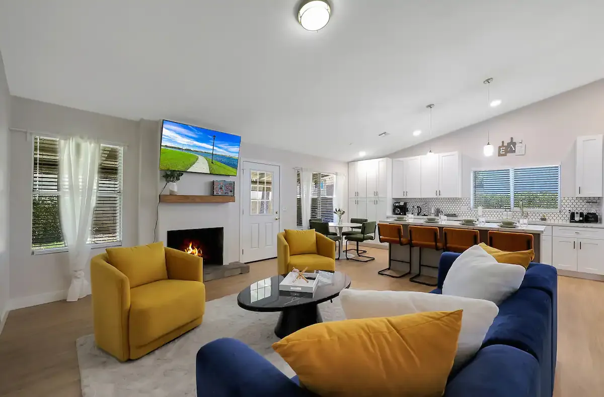 Home in Phoenix, Arizona short-term rental designed by Form + Function + Design, view 1