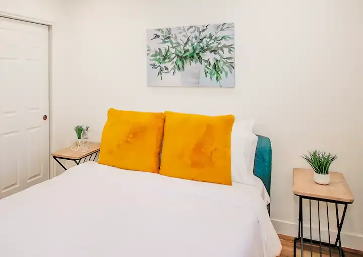 Home in Scottsdale, Arizona short-term rental designed by Form + Function + Design, view 9