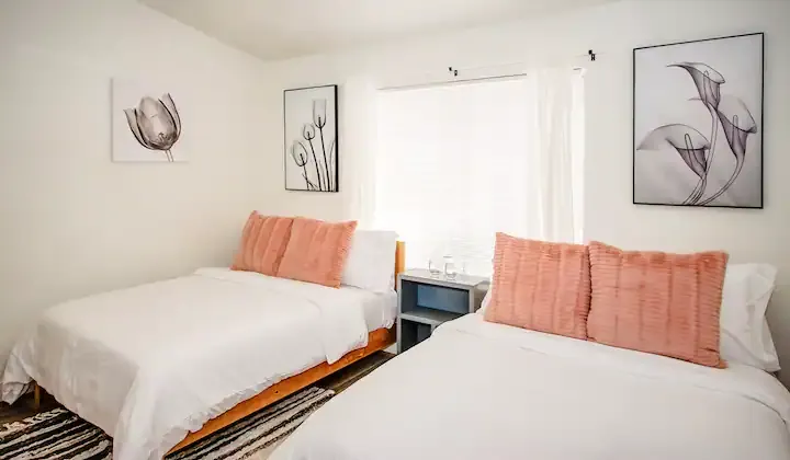 Home in Scottsdale, Arizona short-term rental designed by Form + Function + Design, view 8