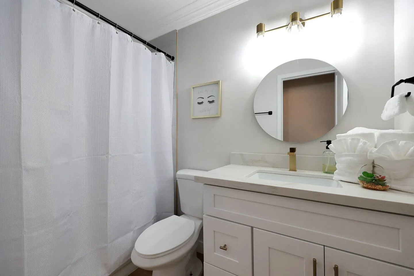 Home in Phoenix, Arizona short-term rental designed by Form + Function + Design, view 14